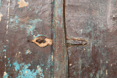 Biscottini Finestra finestrina grata in legno massello e in ferro antica e vecchia medievale con telaio da interno o da esterno