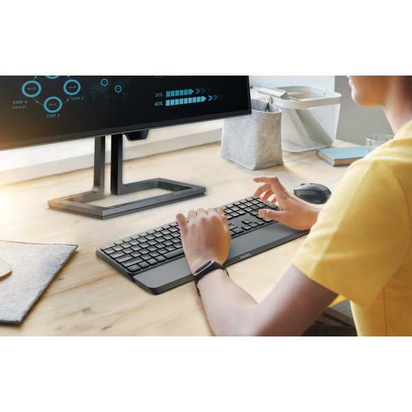 Philips 6000 series SPT6607B/21 tastiera Mouse incluso Universale RF senza fili + Bluetooth Nero (6000 series SPT6607B keyboard - Mouse included RF Wireless + - Bluetooth Black, Nordic Language - War