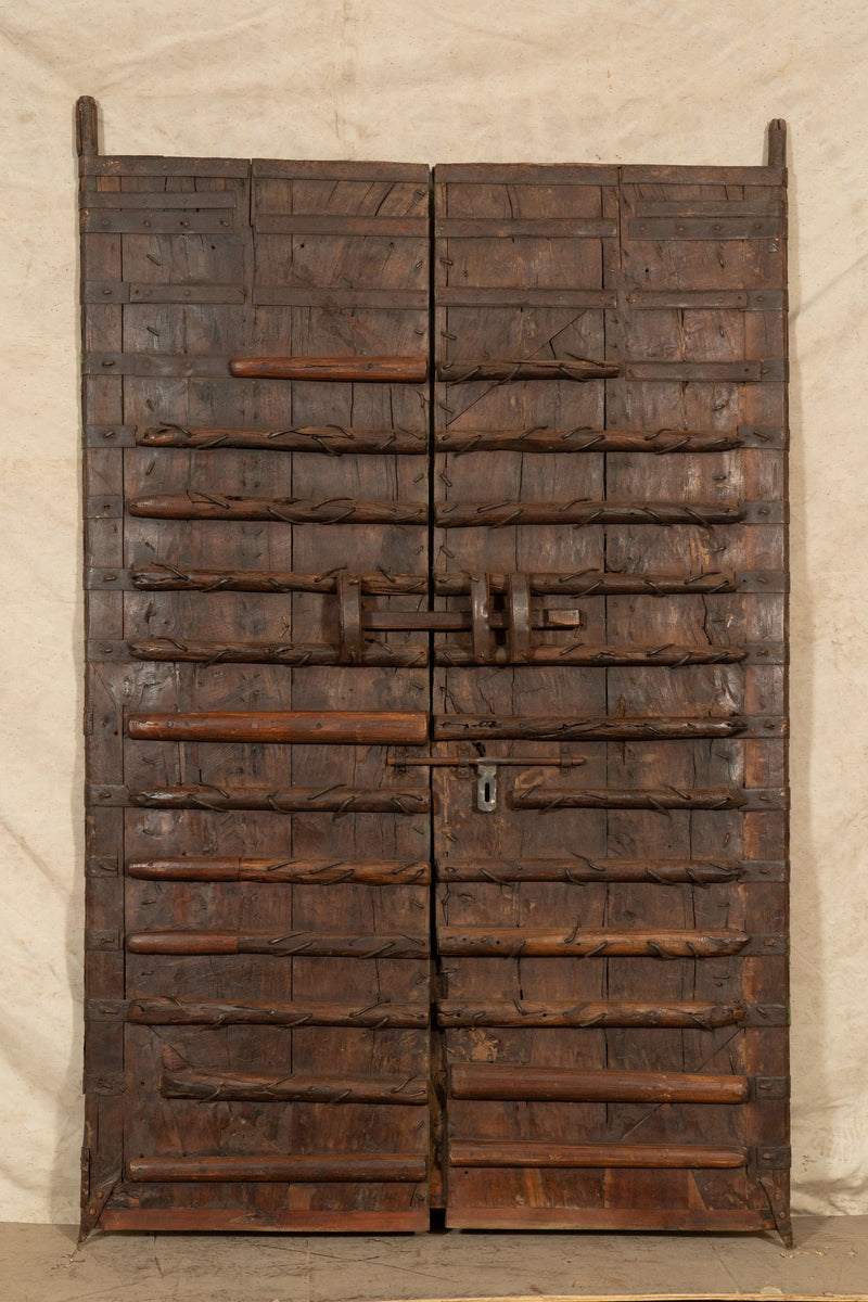 Biscottini Porta portone in legno massello e ferro da interno o da esterno vecchia e antica medievale scorrevole