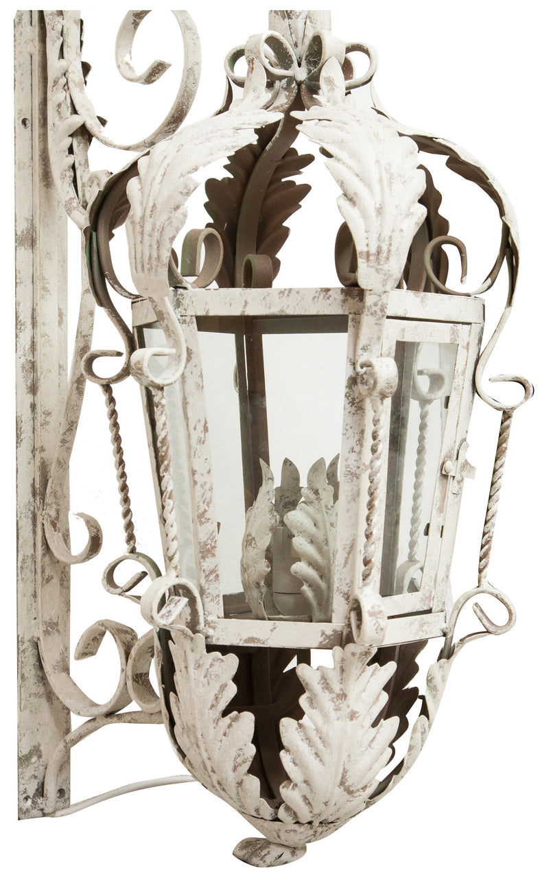 Biscottini Lampada applique a muro elettrificata in ferro battuto finitura bianca anticata L32xPR42,5xH91 cm