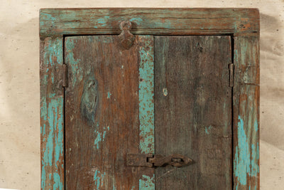 Biscottini Finestra finestrina grata in legno massello e in ferro antica e vecchia medievale con telaio da interno o da esterno