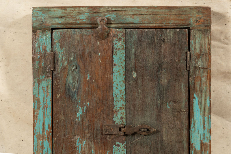 Biscottini Finestra finestrina grata in legno massello e in ferro antica e vecchia medievale con telaio da interno o da esterno