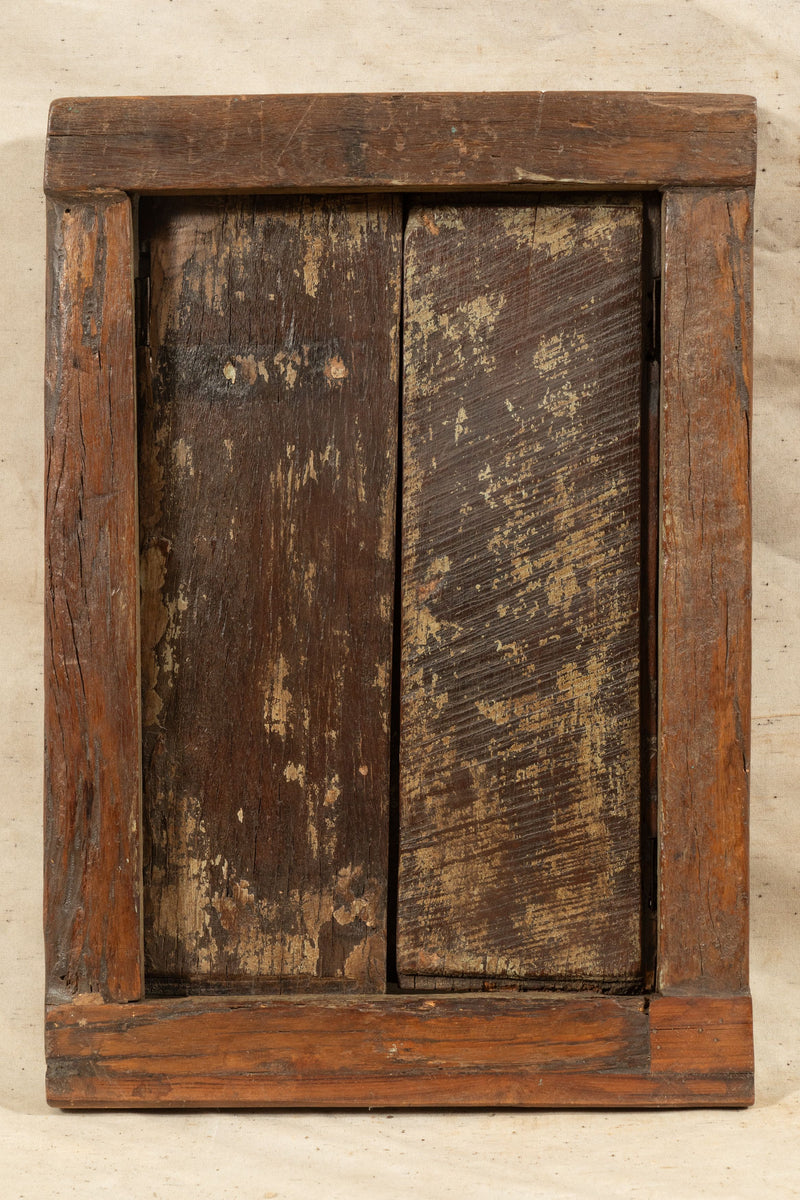 Biscottini Finestra finestrina grata in legno massello e in ferro antica e vecchia medievale con telaio da interno o da esterno