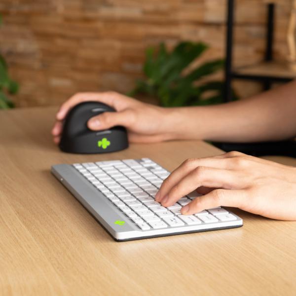 R-Go Tools RGOCONDWLWH tastiera Ufficio USB QWERTY Olandese Bianco (R-Go Compact Break Ergonomic Keyboard,)