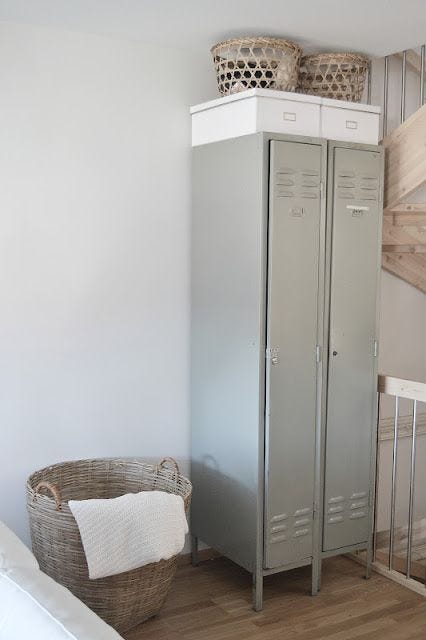 Armadietto spogliatoio monoblocco salva spazio a 2 ante cm. 50x50x180h