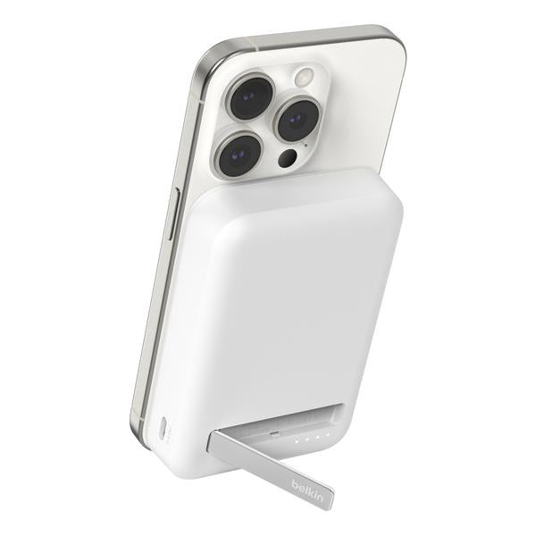 Belkin BoostCharge Pro Carica wireless Bianco (10K MAGSAFE POWERBANK W KICKSTANDWHT)
