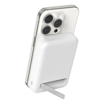 Belkin BoostCharge Pro Carica wireless Bianco (10K MAGSAFE POWERBANK W KICKSTANDWHT)