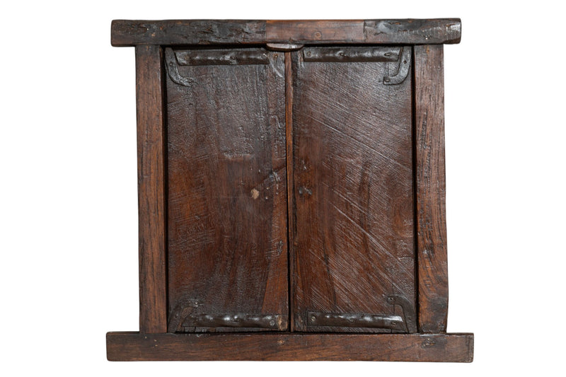 Biscottini Finestra finestrina grata in legno massello e in ferro antica e vecchia medievale con telaio da interno o da esterno