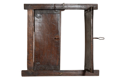 Biscottini Finestra finestrina grata in legno massello e in ferro antica e vecchia medievale con telaio da interno o da esterno