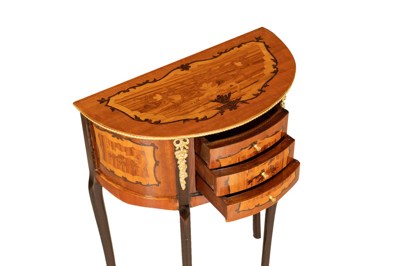 Biscottini Consolle a mezzaluna in legno impiallacciato noce arricchito con particolari intarsi fatti a mano e decori in bronzo