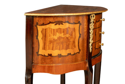 Biscottini Consolle a mezzaluna in legno impiallacciato noce arricchito con particolari intarsi fatti a mano e decori in bronzo