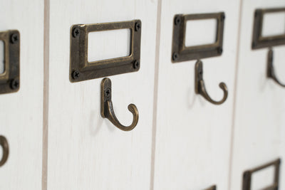 Biscottini Bacheca appendichiavi in legno finitura bianco anticato L37xPR4xH47 cm