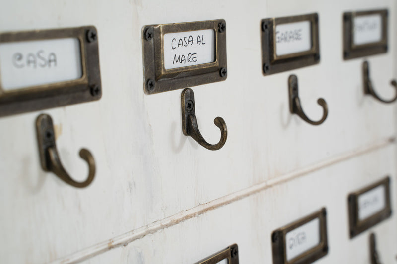 Biscottini Bacheca appendichiavi in legno finitura bianco anticato L37xPR4xH47 cm