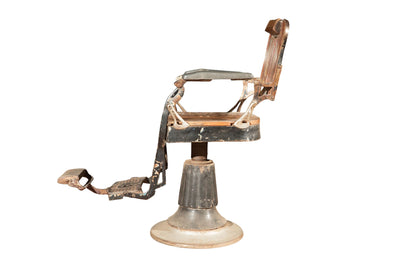 Biscottini Vecchia sedia poltrona da barbieri restaurata