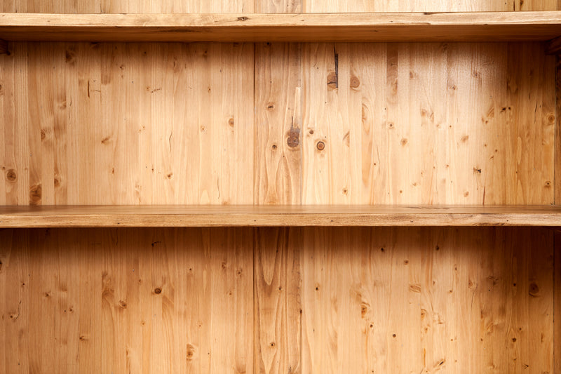 Biscottini Libreria in legno massello di tiglio finitura naturale L108xPR38xH211 cm. Made in Italy