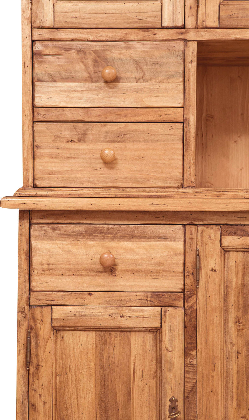 Biscottini Vetrina Country in legno massello di tiglio finitura naturale L156xPR50xH200 cm. Made in Italy