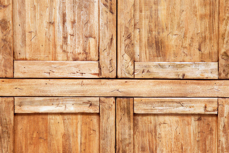 Biscottini Stipetto Country in legno massello di tiglio finitura naturale L68xPR25xH130 cm. Made in Italy