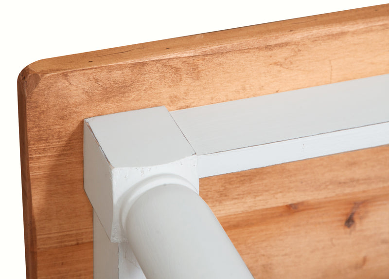 Biscottini Tavolo da fumo Country in legno massello di tiglio struttura bianca anticata piano finitura naturale. Made in It