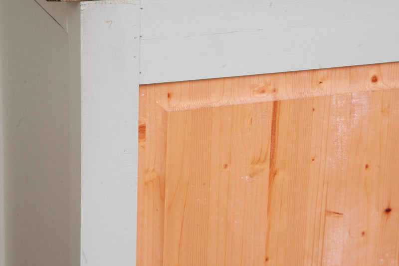 Biscottini Credenza Country in legno massello di tiglio struttura bianca anticata piano finitura naturale L160xPR42xH90 cm. Made in Italy