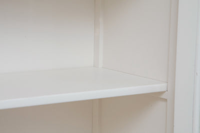 Biscottini Credenza in legno massello di tiglio struttura bianca piano finitura naturale L125xPR42xH207 cm. Made in Italy