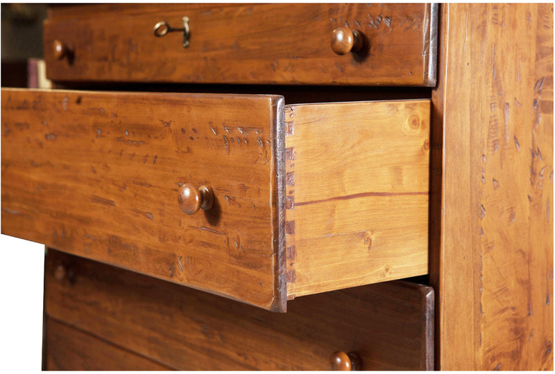 Biscottini Comò Country in legno massello di tiglio finitura noce L114xPR49xH99 cm. Made in Italy