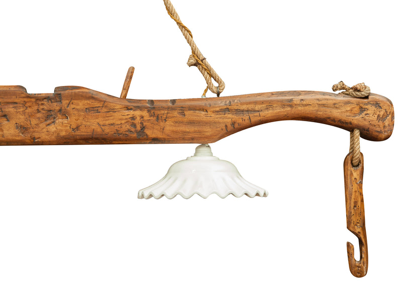 Biscottini Giogo lampadario in legno massello di tiglio finitura noce .Made in Italy