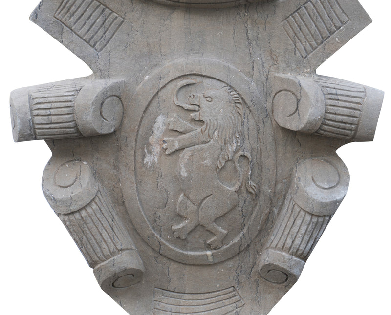 Biscottini Stemma in pietra L52xPR12xH65 cm realizzato completamente mano Offerta