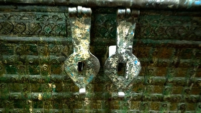 Biscottini Vecchio forziere in legno e ferro L126xPR65xH106 cm realizzato dimensioni Molto