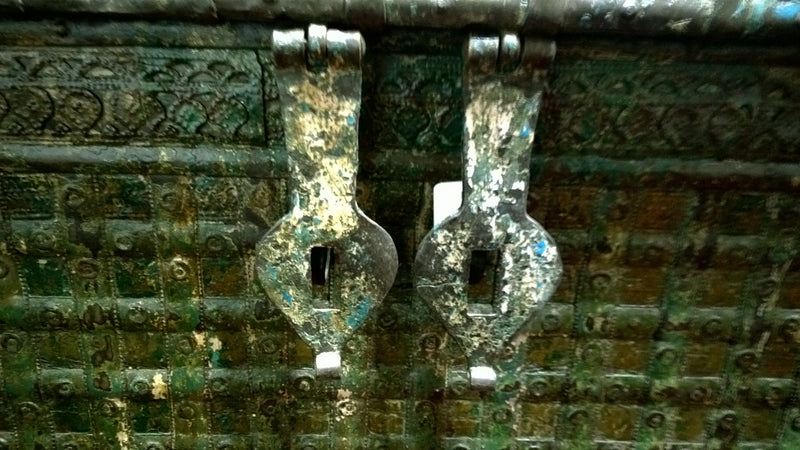 Biscottini Vecchio forziere in legno e ferro L126xPR65xH106 cm realizzato dimensioni Molto