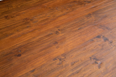 Biscottini Tavolo Country allungabile in legno massello di tiglio struttura bianca anticata top noce L250xPR100xH80 cm. Made in Italy