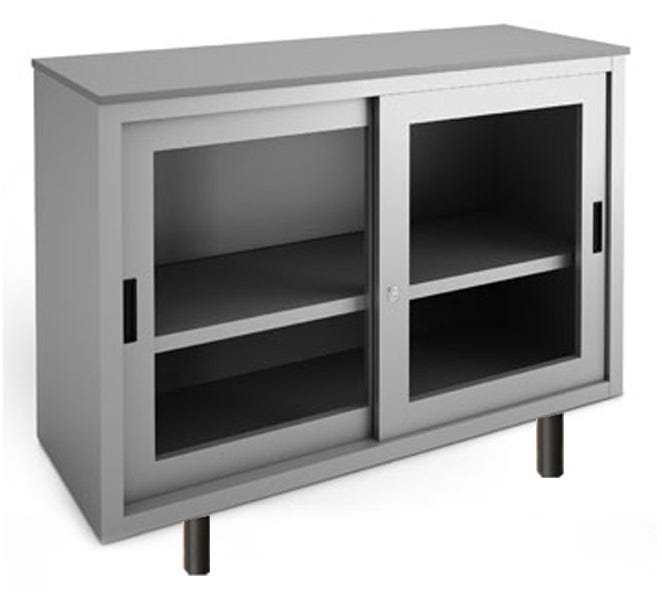 Armadio basso da ufficio con top in legno e ante scorrevoli in vetro su gambette cm. 150x45x99H