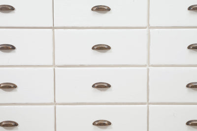 Biscottini Cassettiera Country in legno massello di tiglio finitura bianca anticata L170xPR40xH100 cm. Made in Italy