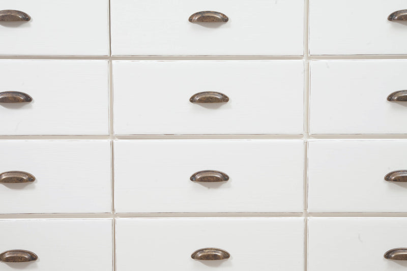 Biscottini Cassettiera Country in legno massello di tiglio finitura bianca anticata L170xPR40xH100 cm. Made in Italy