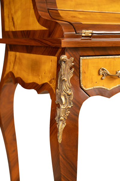 Biscottini Scrittoio secretaire in legno impiallacciato finitura noce arricchito con particolari intarsi totalmente realizzati a mano