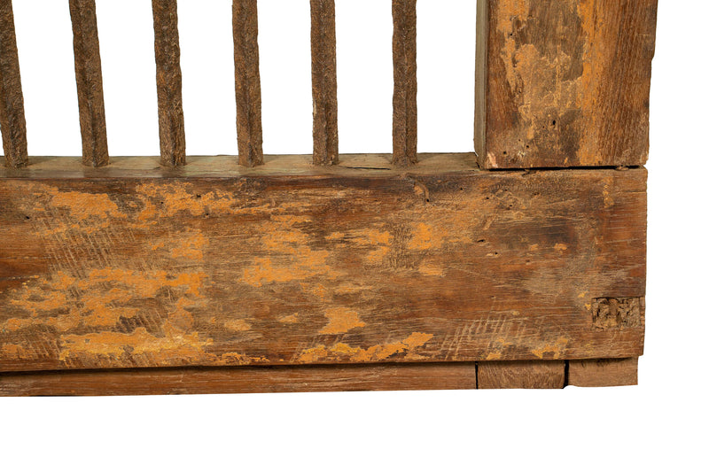 Biscottini Finestra finestrina grata in legno massello e in ferro antica e vecchia medievale con telaio da interno o da esterno