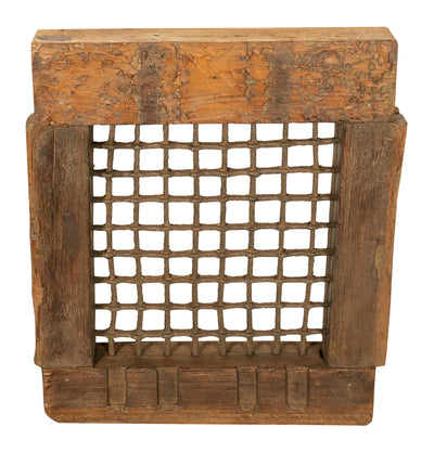 Biscottini Finestra finestrina grata in legno massello e in ferro antica e vecchia medievale con telaio da interno o da esterno