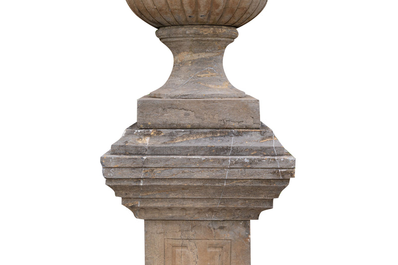 Biscottini Vaso con base in pietra L65xPR65xH198 cm completo base, dimensioni Offerta