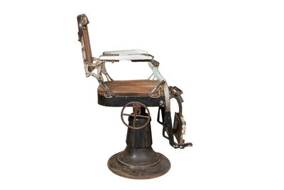 Biscottini Vecchia sedia poltrona da barbieri restaurata