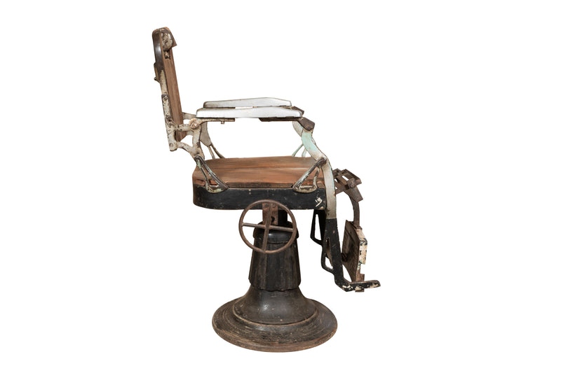 Biscottini Vecchia sedia poltrona da barbieri restaurata