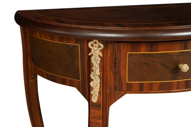 Biscottini Tavolino Consolle in legno impiallacciato noce arricchito con particolari intarsi fatti a mano e decori in bronzo