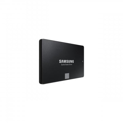 Samsung 870 EVO e' un SSD da 256GB di capacita' e velocita' di letture di 560MB/s