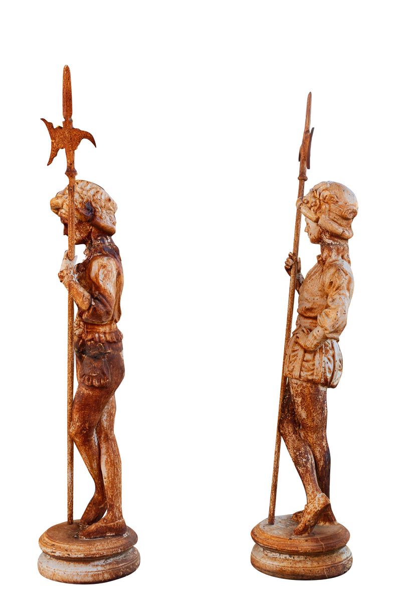 Biscottini Coppia di statue in fusione di ghisa L57xPR35xH167 cm cad. finitura bianca anticata