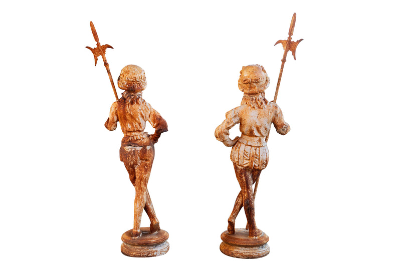 Biscottini Coppia di statue in fusione di ghisa L57xPR35xH167 cm cad. finitura bianca anticata