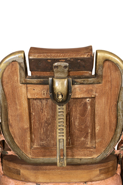 Biscottini Vecchia sedia poltrona da barbieri restaurata Antica seduta dimensioni Offerta