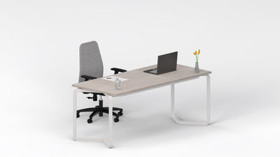 Arredo moderno operativo con scrivania, sedia, mobile basso per archivio documenti e cassettiera metallica