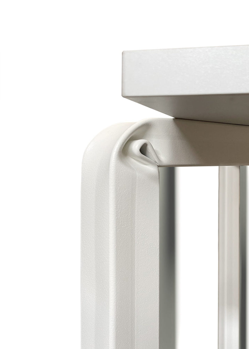 Composizione arredi operativi con scrivania moderna con struttura metallica, mobile con 2 ante battenti e poltroncina girevole