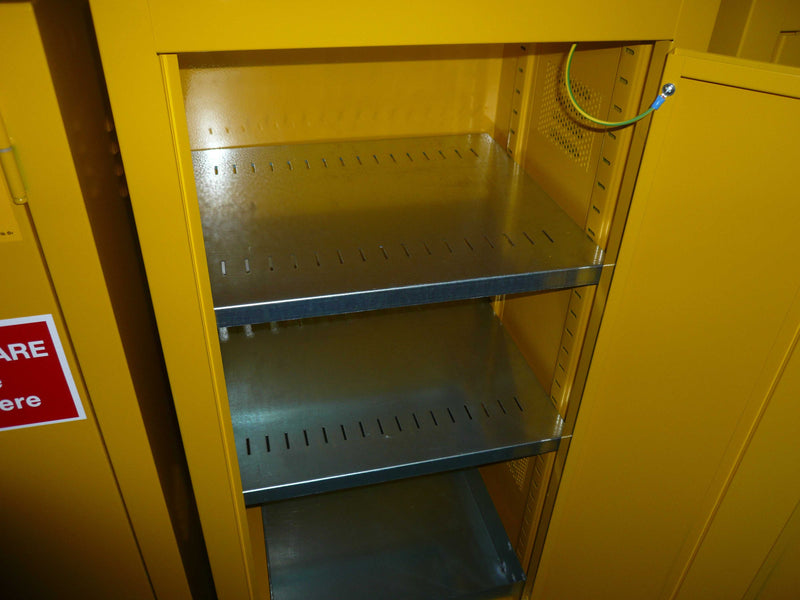 Armadio di sicurezza monoblocco di stoccaggio per prodotti infiammabili, comburenti e vernici cm. 53x50x100h