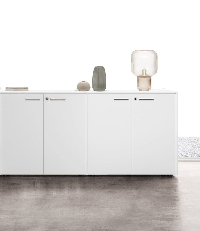 Contenitore basso per archiviazione con ante battenti in melaminico e struttura grigia cm. 180x43x87h