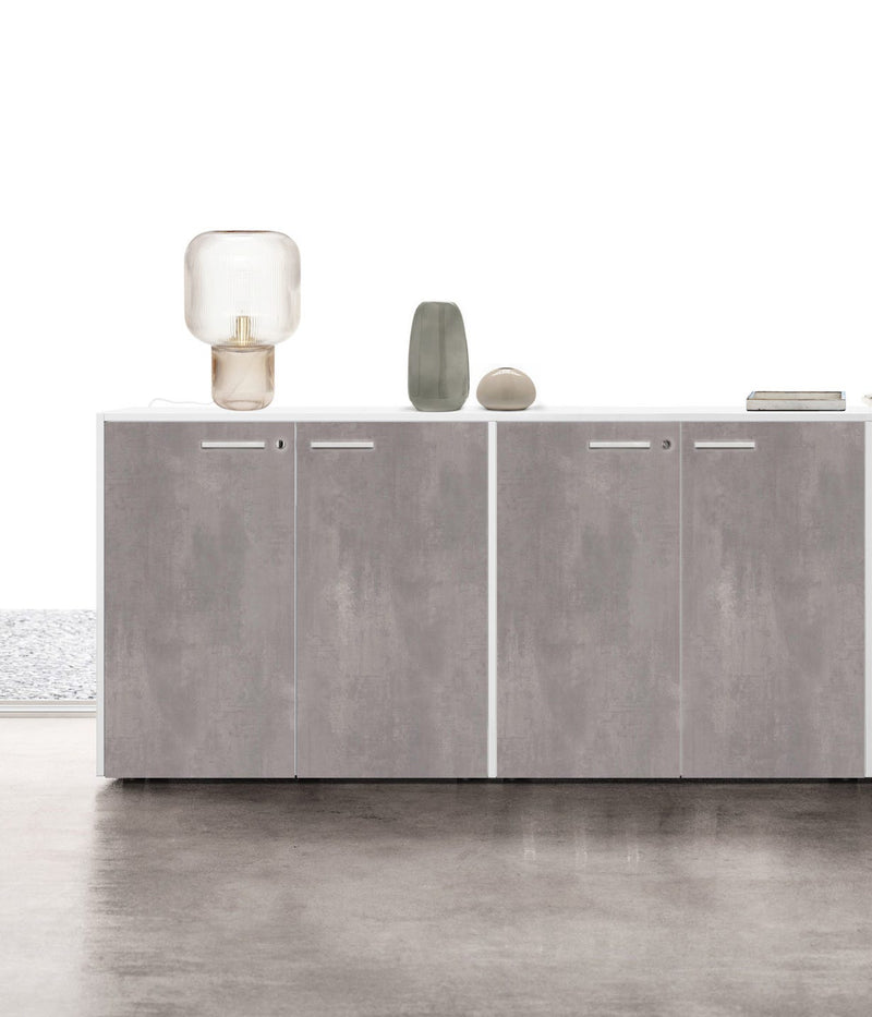 Contenitore basso per archiviazione con ante battenti in melaminico e struttura grigia cm. 180x43x87h