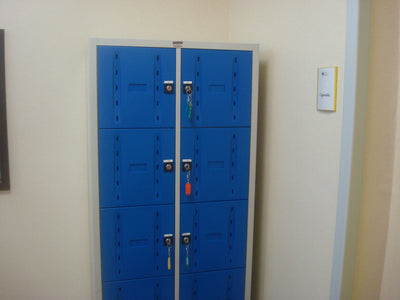 Armadio casellario metallico a 10 vani con ante antiurto in abs monoblocco cm. 70x35x180h